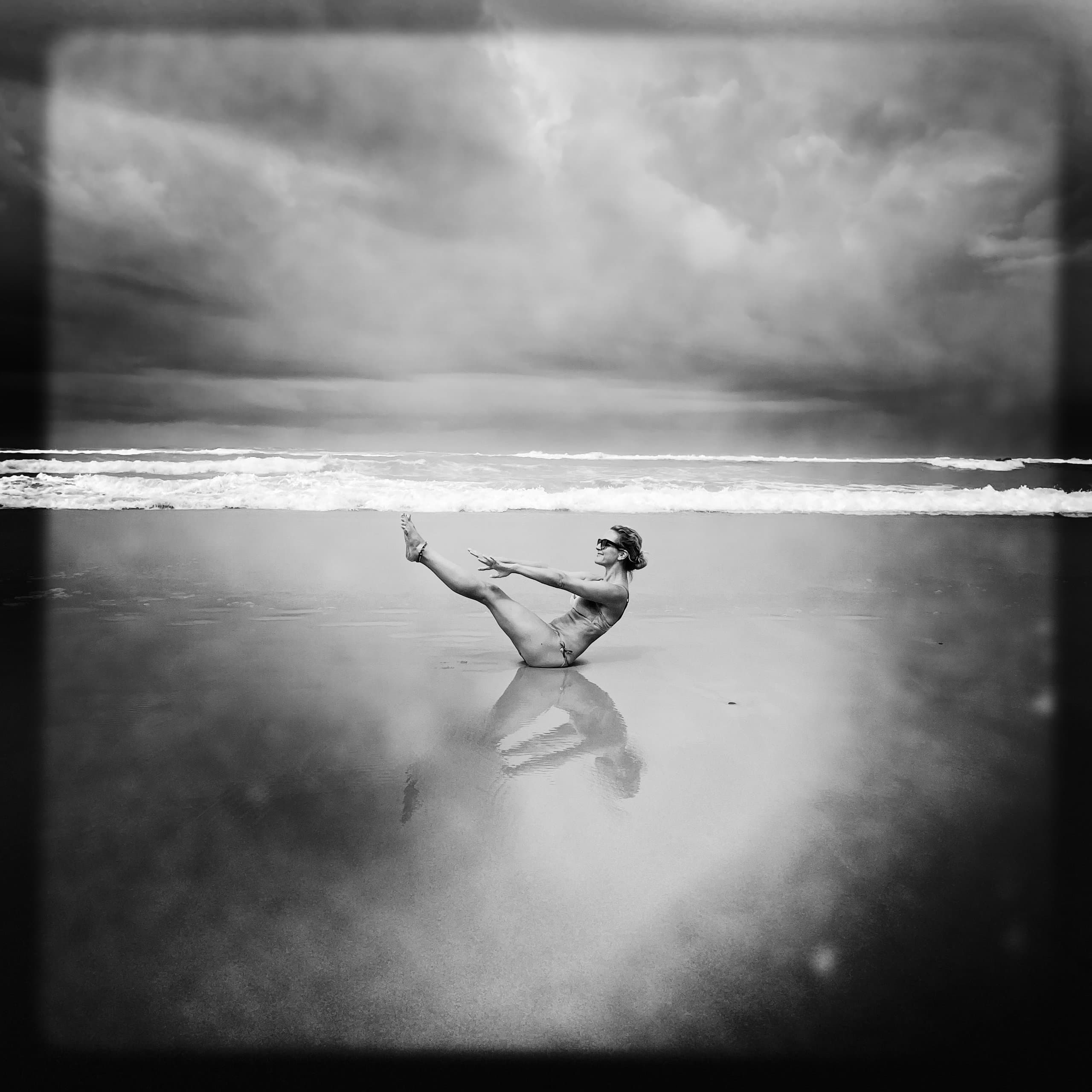 Pilates am Strand — Kraft und Balance